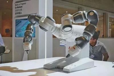 七軸工業機器人 VS 六軸工業機器人 強在哪？